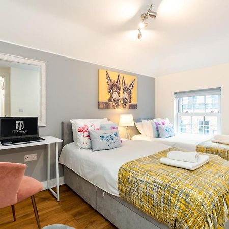 Town Center Apartment With 55” Smart Tv+Netflix Andover Exteriör bild