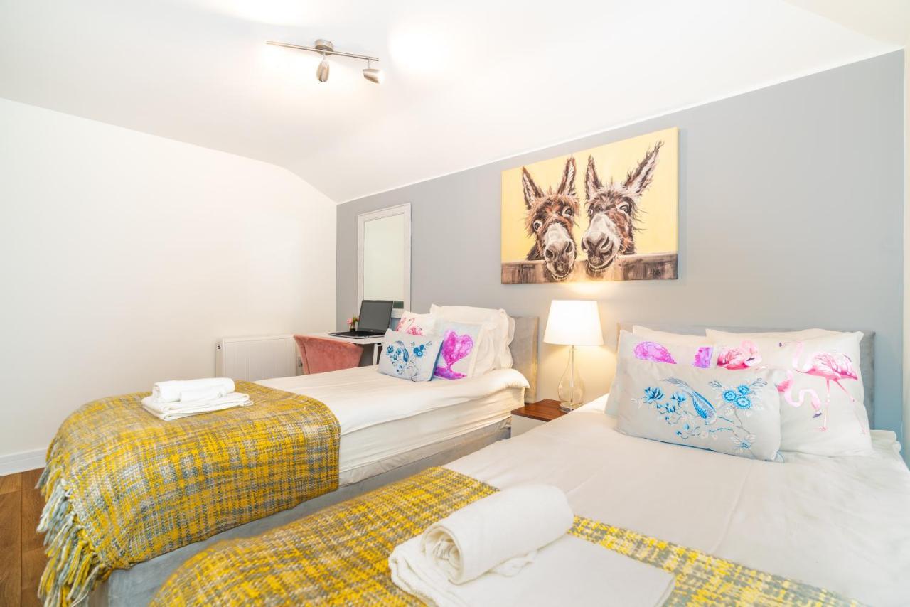 Town Center Apartment With 55” Smart Tv+Netflix Andover Exteriör bild